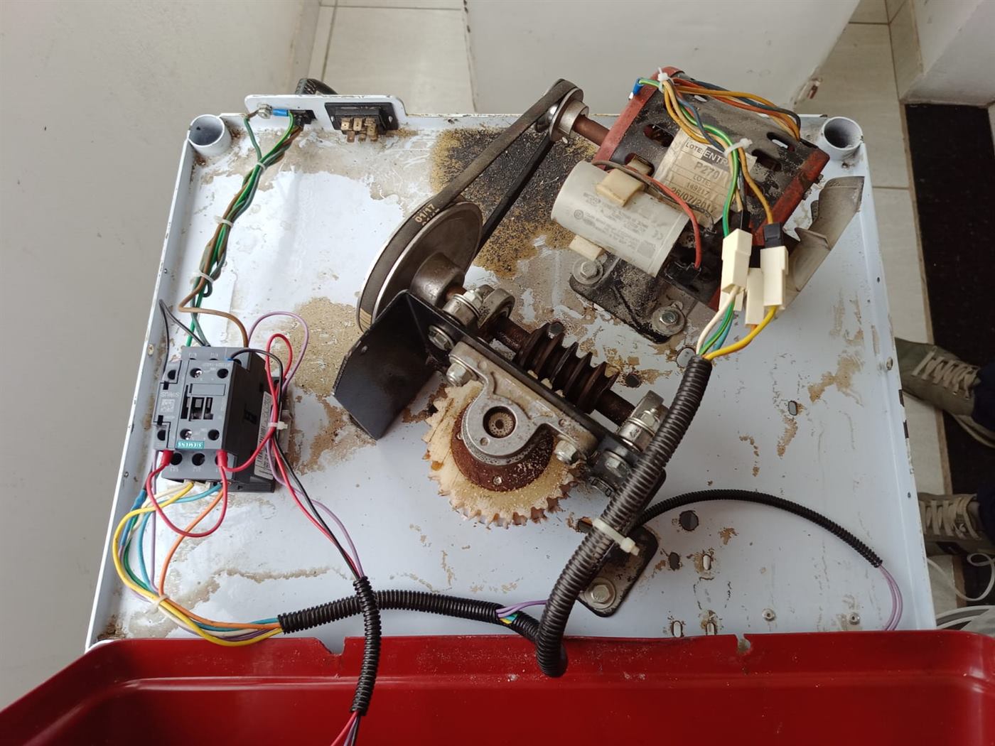 Motor elétrico industrial revisado